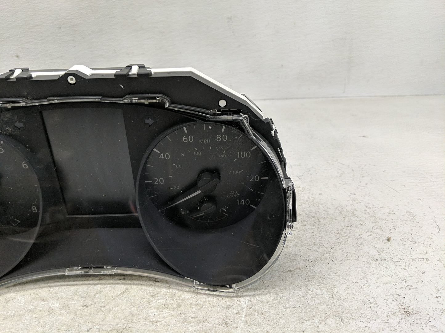 2017-2018 Nissan Rogue Sport Instrument Cluster Speedometer Gauges P/N:BA6MA1A Fits Fits 2017 2018 OEM Used Auto Parts - Oem