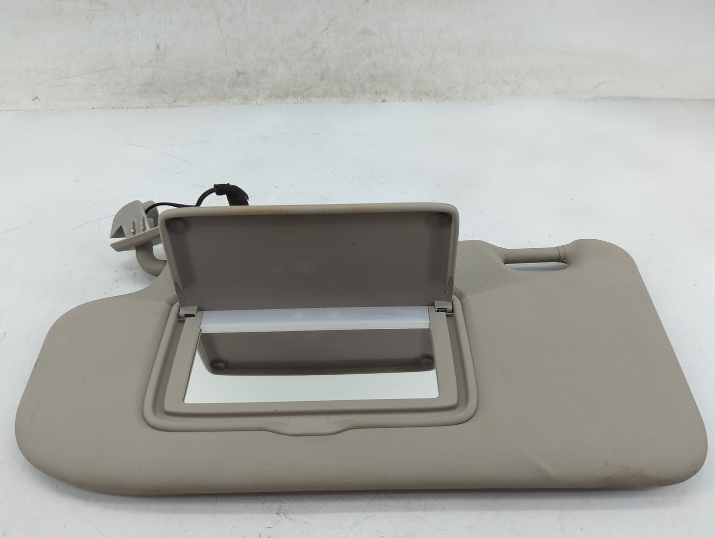 2017-2018 Nissan Rogue Sport Sun Visor Shade Replacement Driver Left Mirror Fits Fits 2017 2018 OEM Used Auto Parts - Oemuse