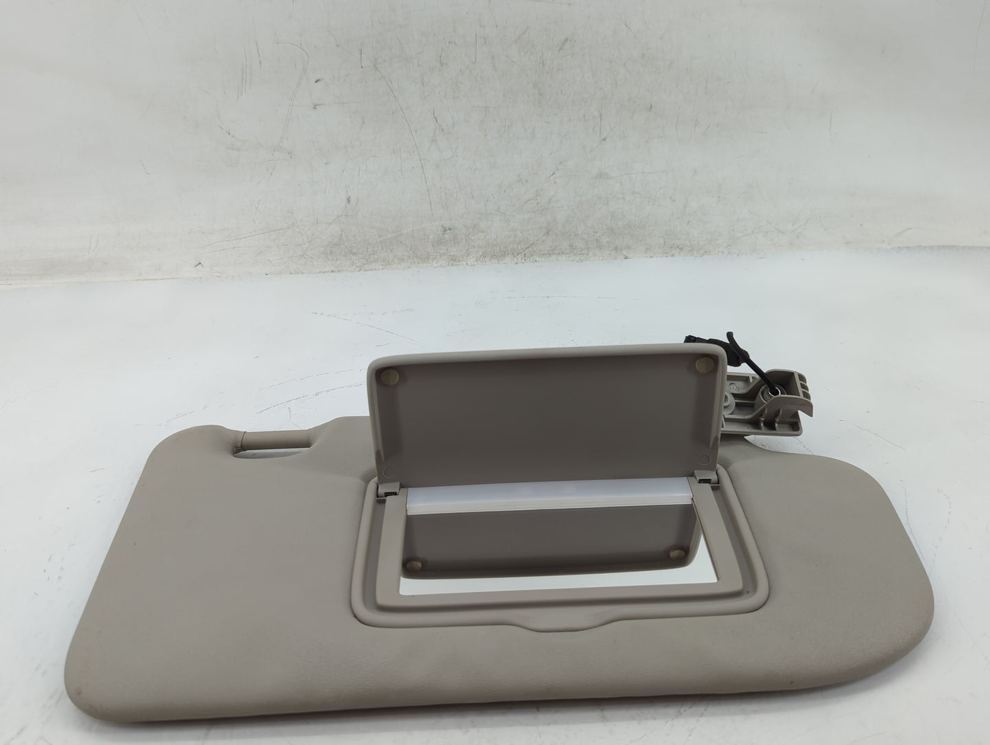 2017-2018 Nissan Rogue Sport Sun Visor Shade Replacement Passenger Right Mirror Fits Fits 2017 2018 OEM Used Auto Parts - Oe
