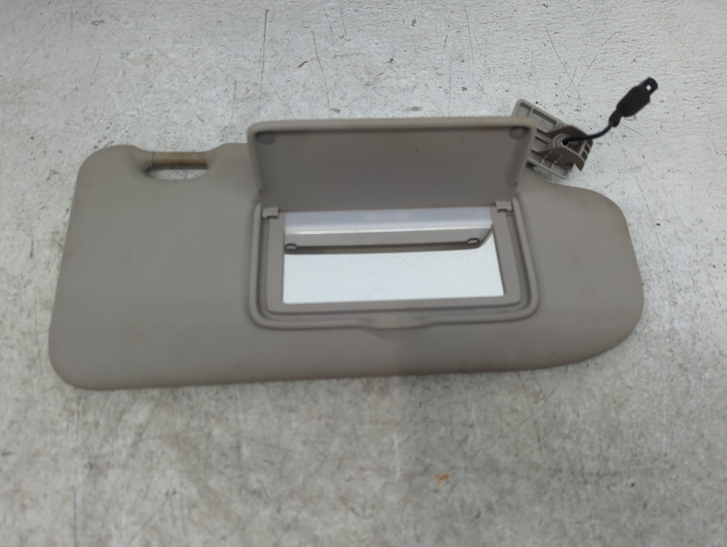 2017-2018 Nissan Rogue Sport Sun Visor Shade Replacement Passenger Right Mirror Fits Fits 2017 2018 OEM Used Auto Parts - Oe