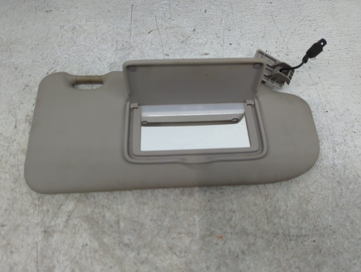 2017-2018 Nissan Rogue Sport Sun Visor Shade Replacement Passenger Right Mirror Fits Fits 2017 2018 OEM Used Auto Parts - Oe