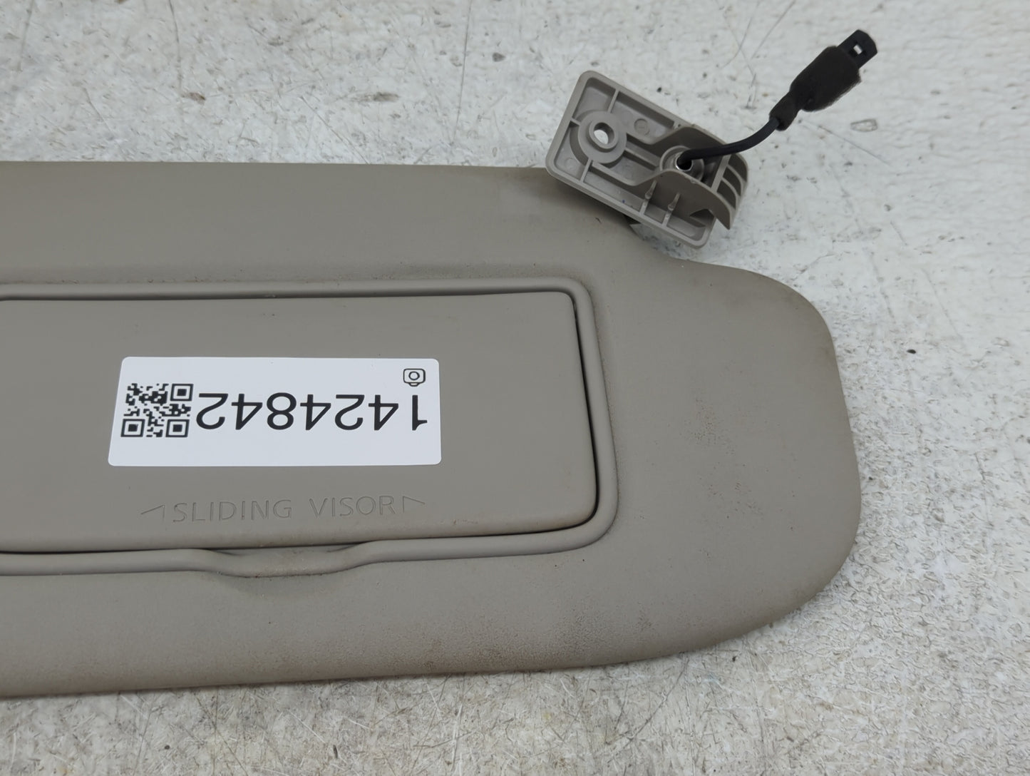 2017-2018 Nissan Rogue Sport Sun Visor Shade Replacement Passenger Right Mirror Fits Fits 2017 2018 OEM Used Auto Parts - Oe