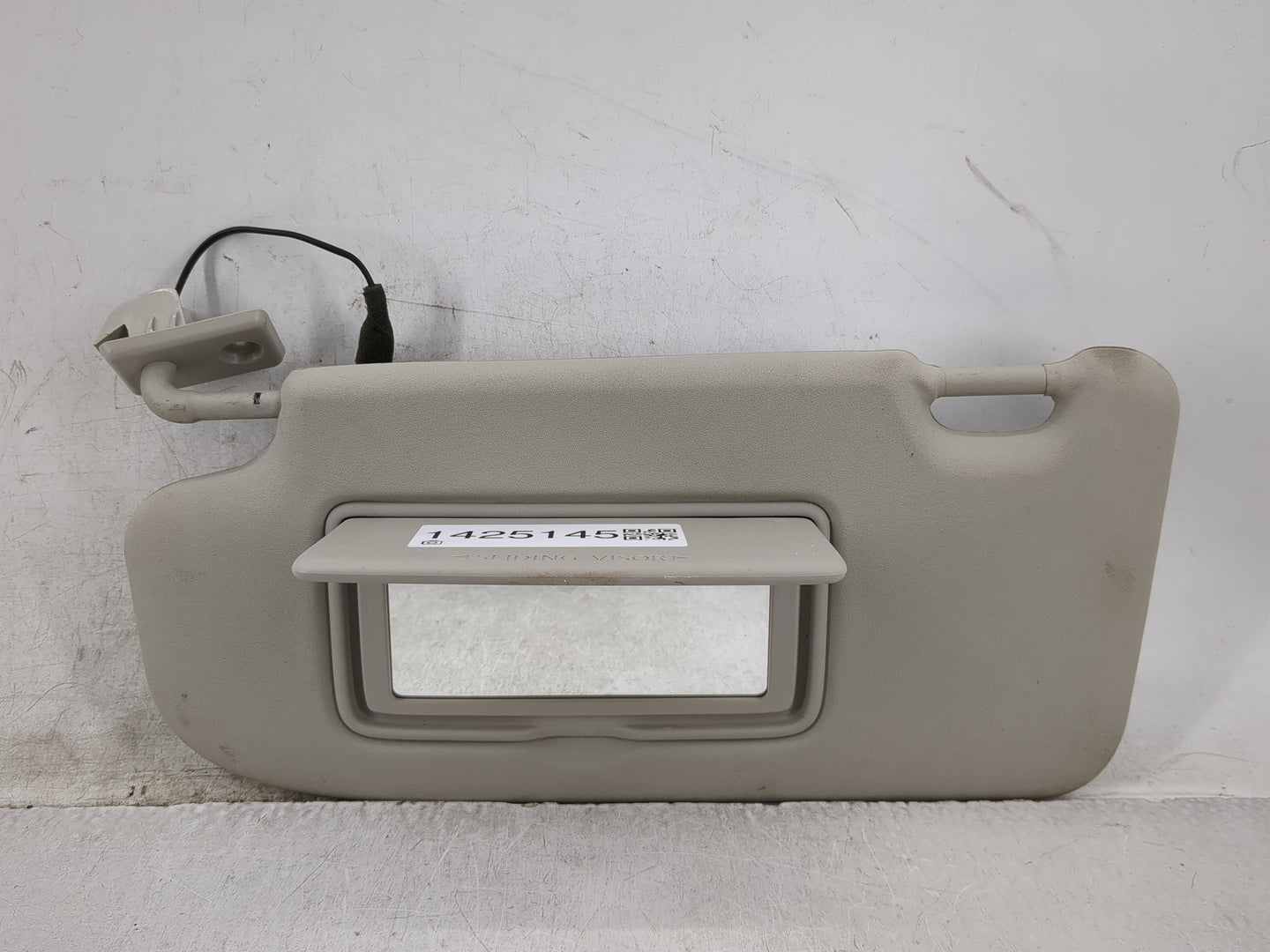 2017-2018 Nissan Rogue Sport Sun Visor Shade Replacement Driver Left Mirror Fits Fits 2017 2018 OEM Used Auto Parts - Oemuse