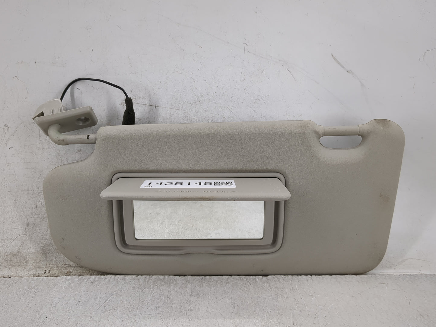 2017-2018 Nissan Rogue Sport Sun Visor Shade Replacement Driver Left Mirror Fits Fits 2017 2018 OEM Used Auto Parts - Oemuse