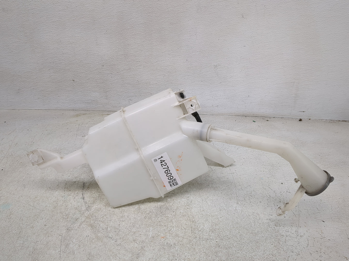 2017 Nissan Rogue Sport Windshield Washer Fluid Reservoir Bottle Oem - Oemusedautoparts1.com