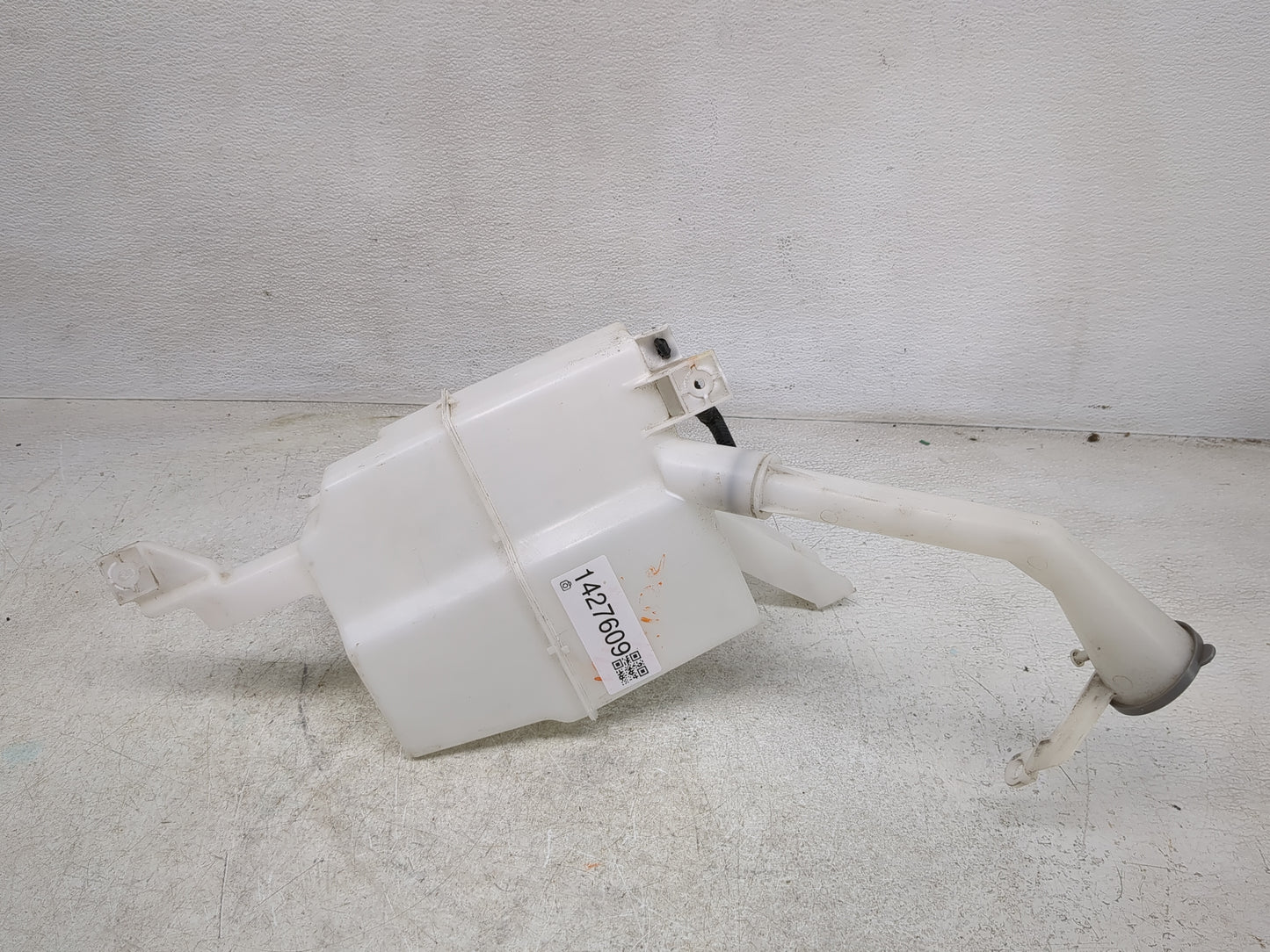 2017 Nissan Rogue Sport Windshield Washer Fluid Reservoir Bottle Oem - Oemusedautoparts1.com