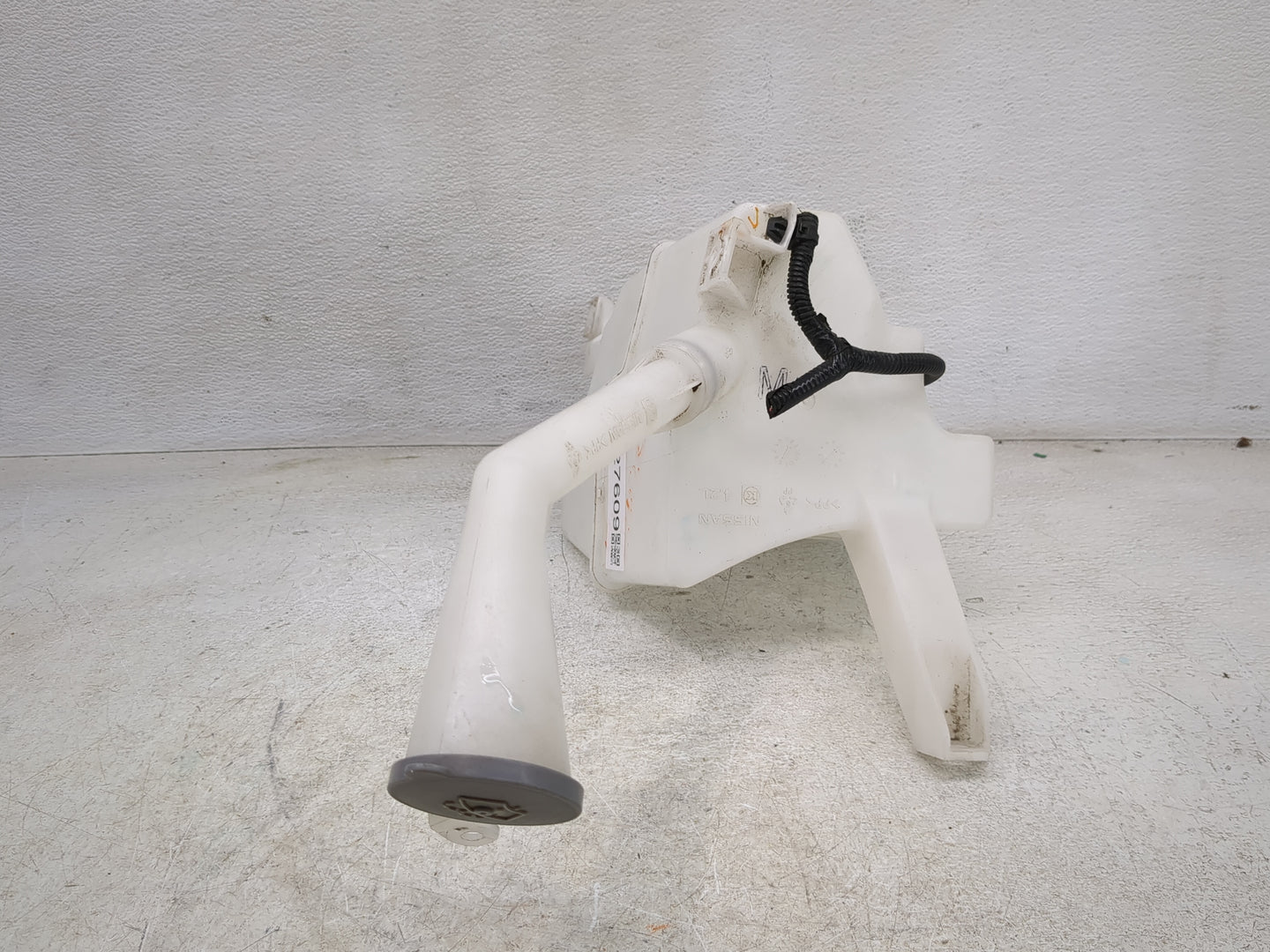 2017 Nissan Rogue Sport Windshield Washer Fluid Reservoir Bottle Oem - Oemusedautoparts1.com