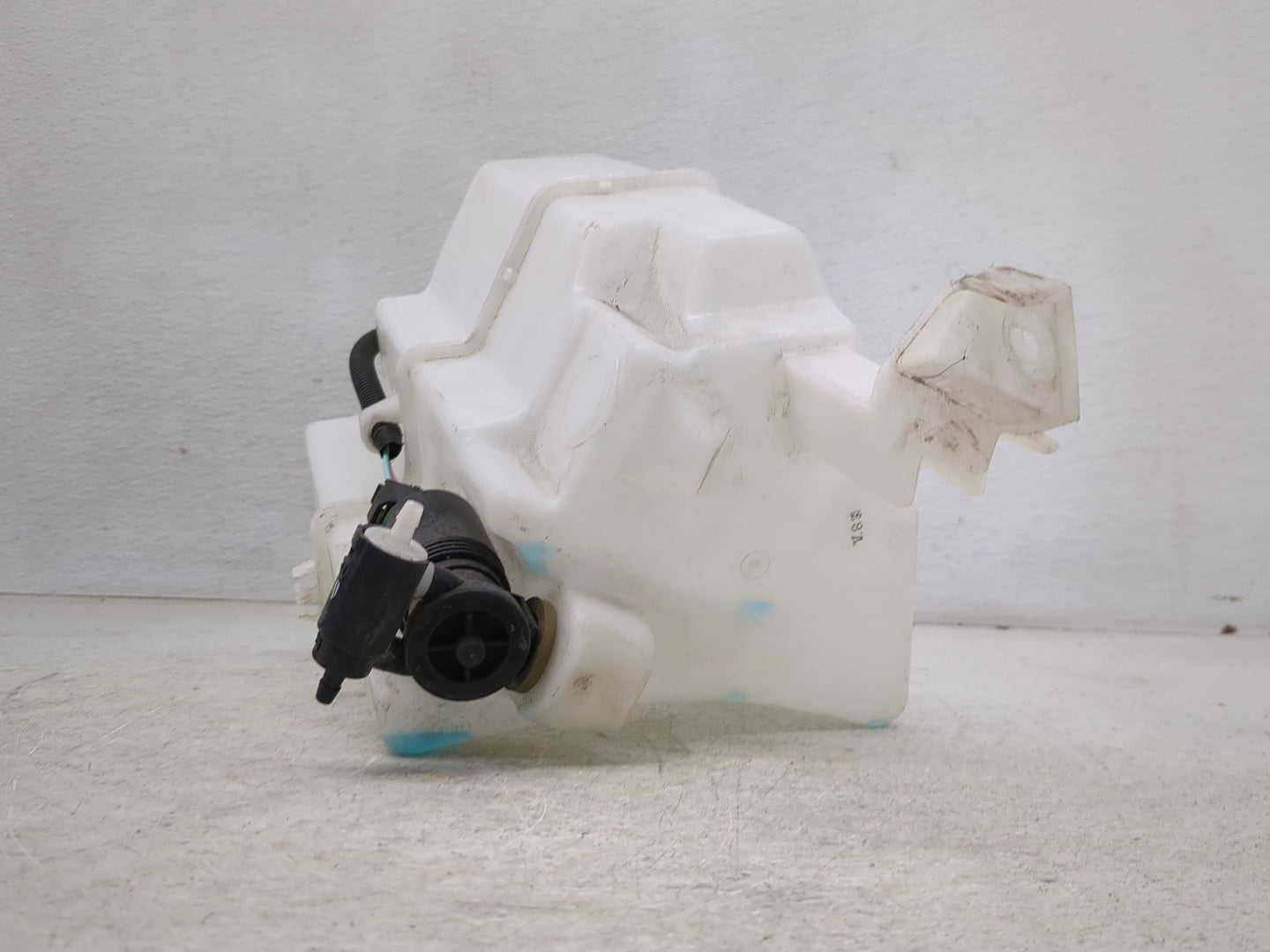 2017 Nissan Rogue Sport Windshield Washer Fluid Reservoir Bottle Oem - Oemusedautoparts1.com