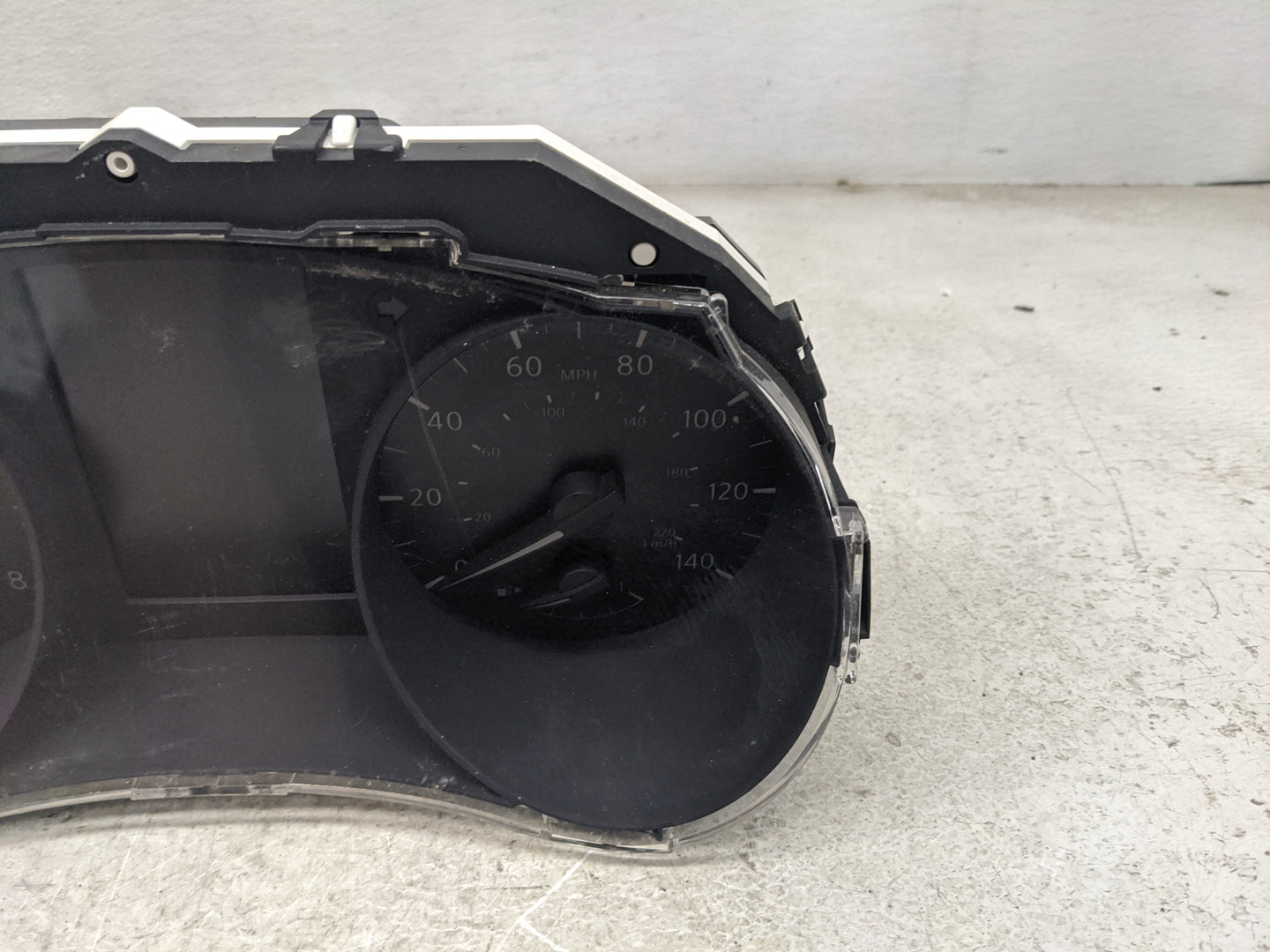 2017-2018 Nissan Rogue Sport Instrument Cluster Speedometer Gauges P/N:6MA1A/AW8F Miles:136K Fits Fits 2017 2018 OEM Used Au