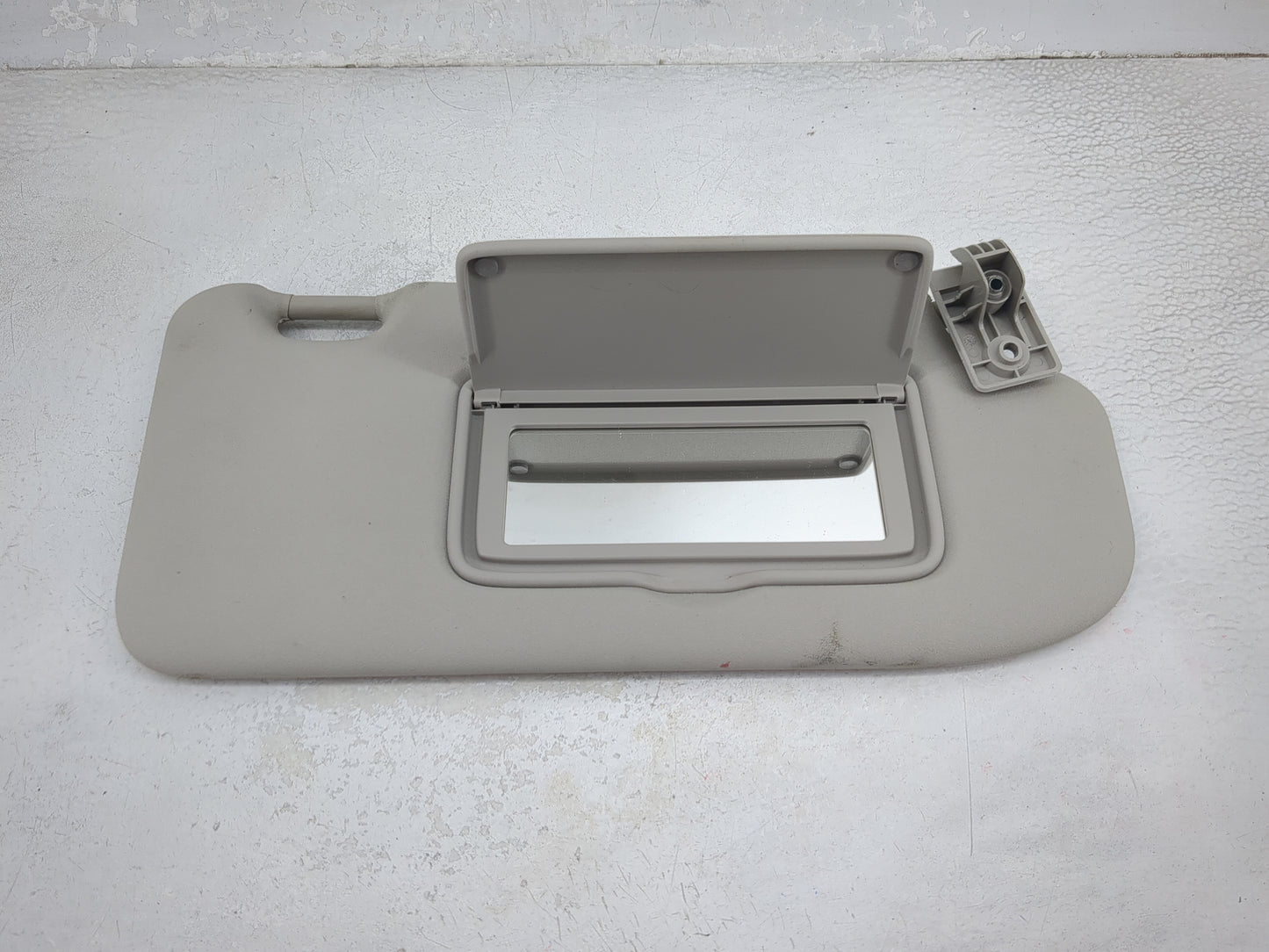 2017-2018 Nissan Rogue Sport Sun Visor Shade Replacement Passenger Right Mirror Fits Fits 2017 2018 OEM Used Auto Parts - Oe