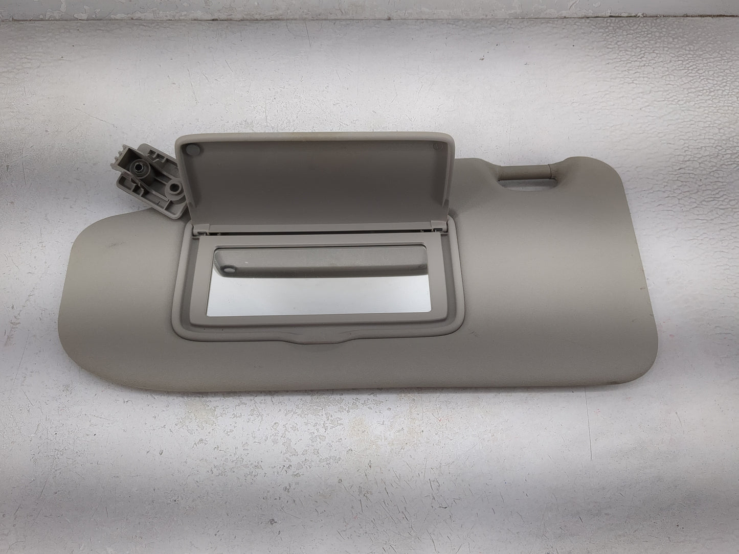 2017-2018 Nissan Rogue Sport Sun Visor Shade Replacement Driver Left Mirror Fits Fits 2017 2018 OEM Used Auto Parts - Oemuse