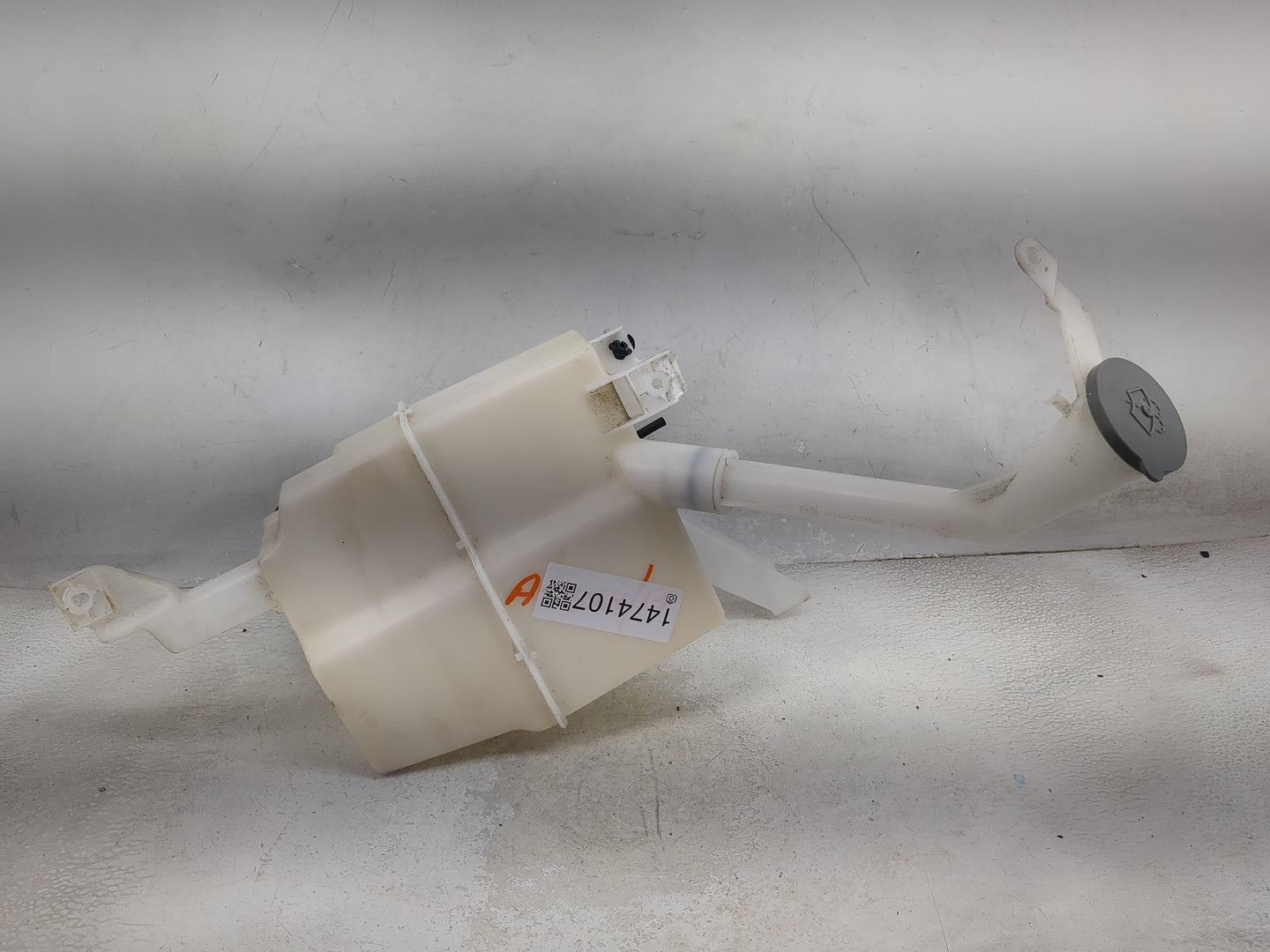 2017 Nissan Rogue Sport Windshield Washer Fluid Reservoir Bottle Oem 1474107 - Oemusedautoparts1.com