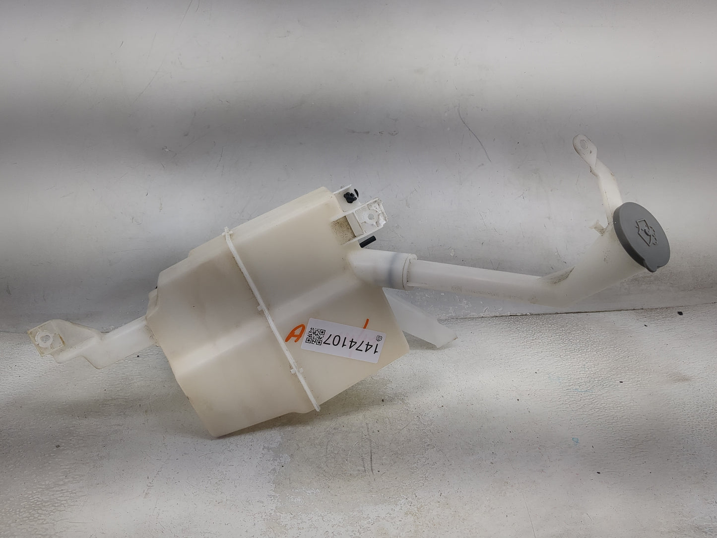 2017 Nissan Rogue Sport Windshield Washer Fluid Reservoir Bottle Oem 1474107 - Oemusedautoparts1.com
