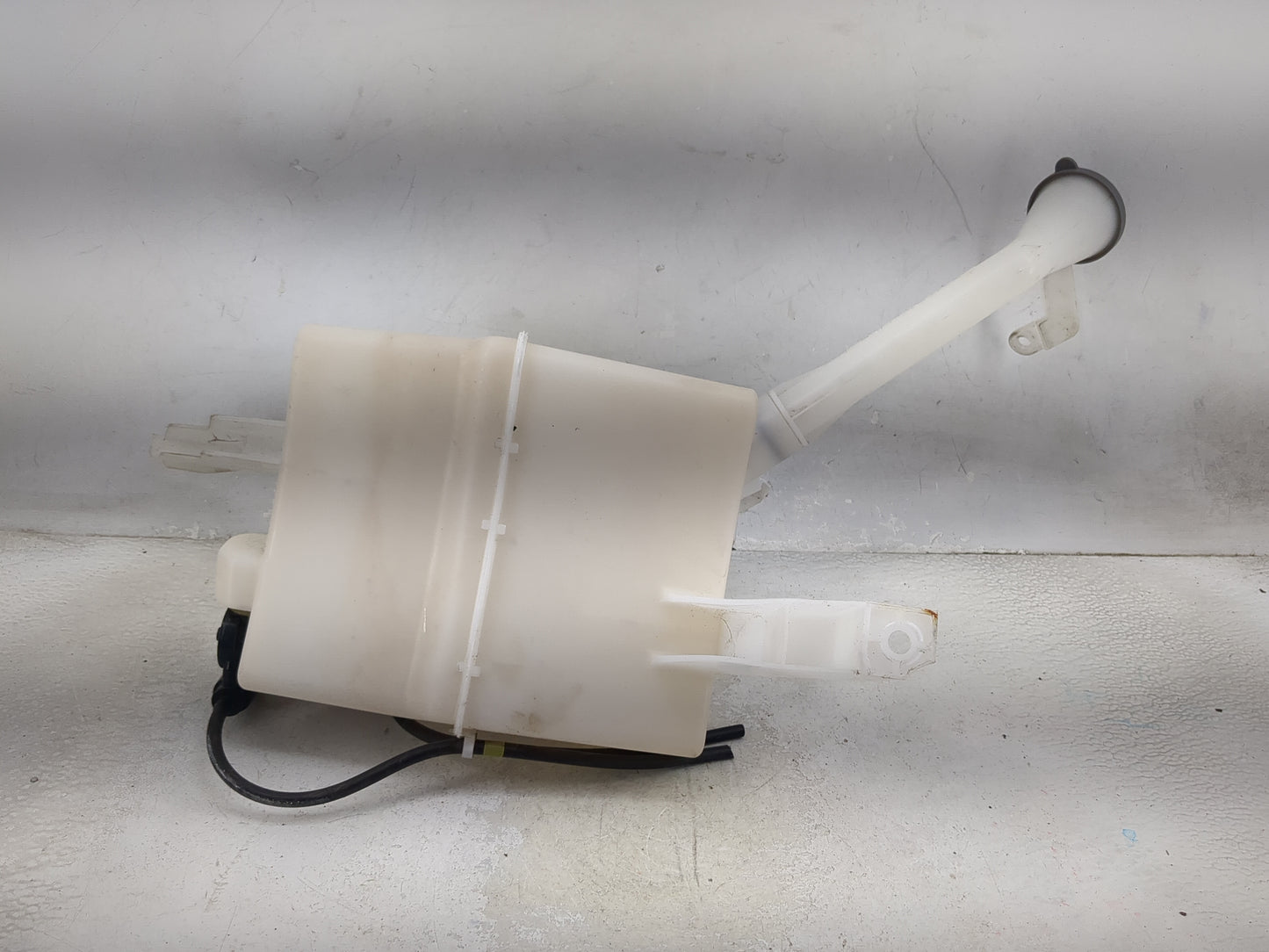 2017 Nissan Rogue Sport Windshield Washer Fluid Reservoir Bottle Oem 1474107 - Oemusedautoparts1.com