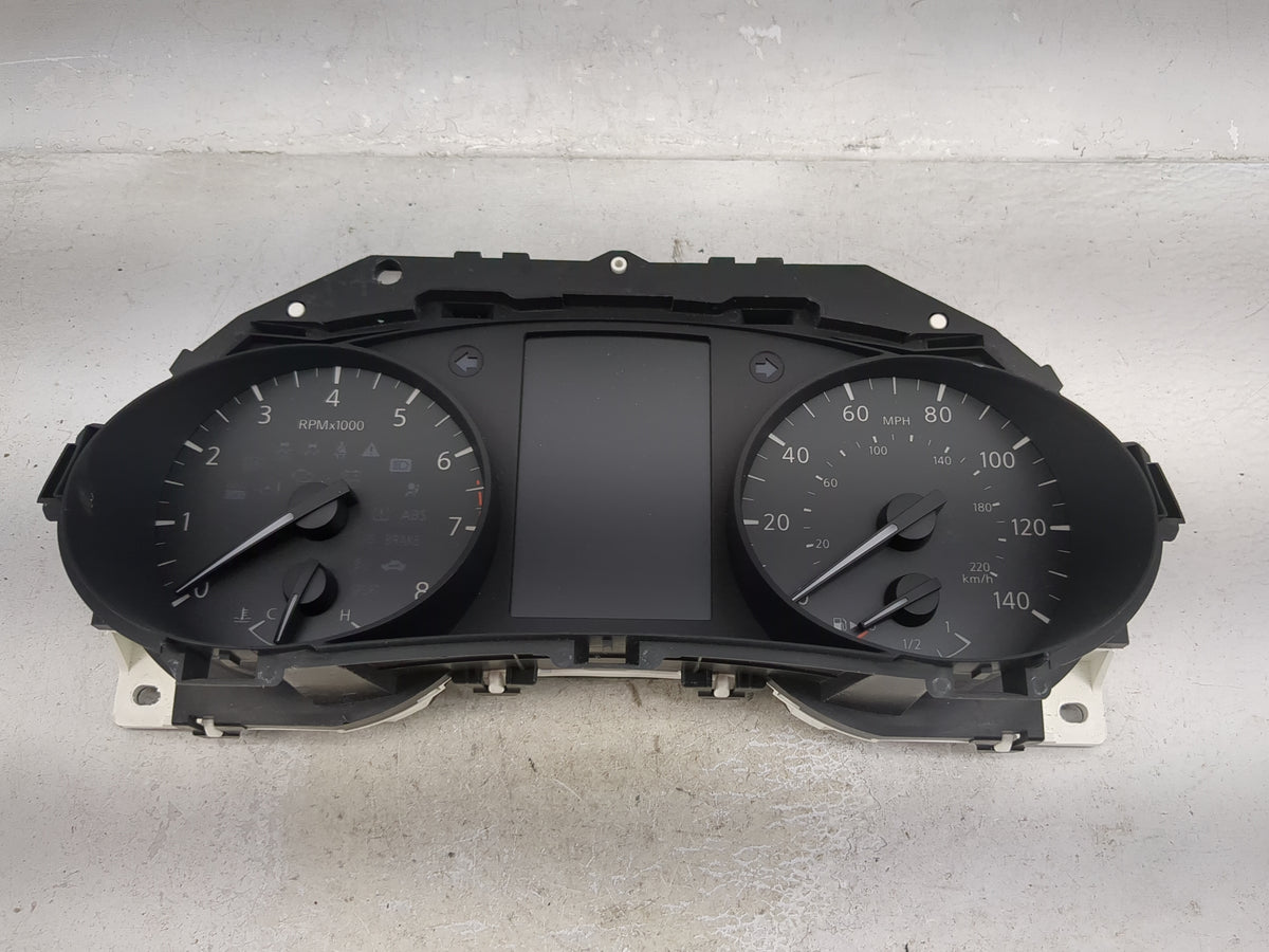 2017-2018 Nissan Rogue Sport Instrument Cluster Speedometer Gauges P/N:6MA1A/FQSN 6MA1A, FQSN Miles:150K Fits Fits 2017 2018