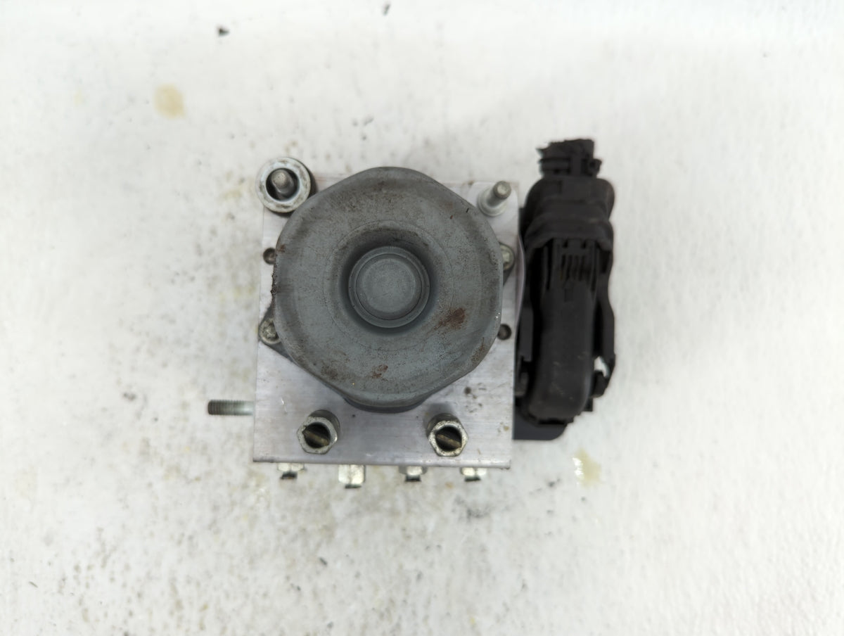 2017 Nissan Rogue Sport Anti-Lock Brake ABS Pump Module Actuator OEM P/N:47660 6MA0A 47660 6MA2A Fits OEM Used Auto Parts - 