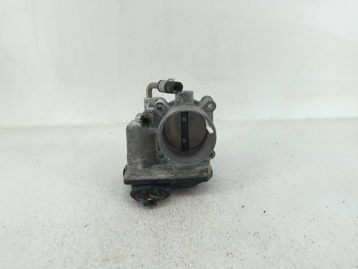 2017-2018 Nissan Rogue Sport Throttle Body P/N:4BA60-01 E Fits Fits 2017 2018 OEM Used Auto Parts - Oemusedautoparts1.com