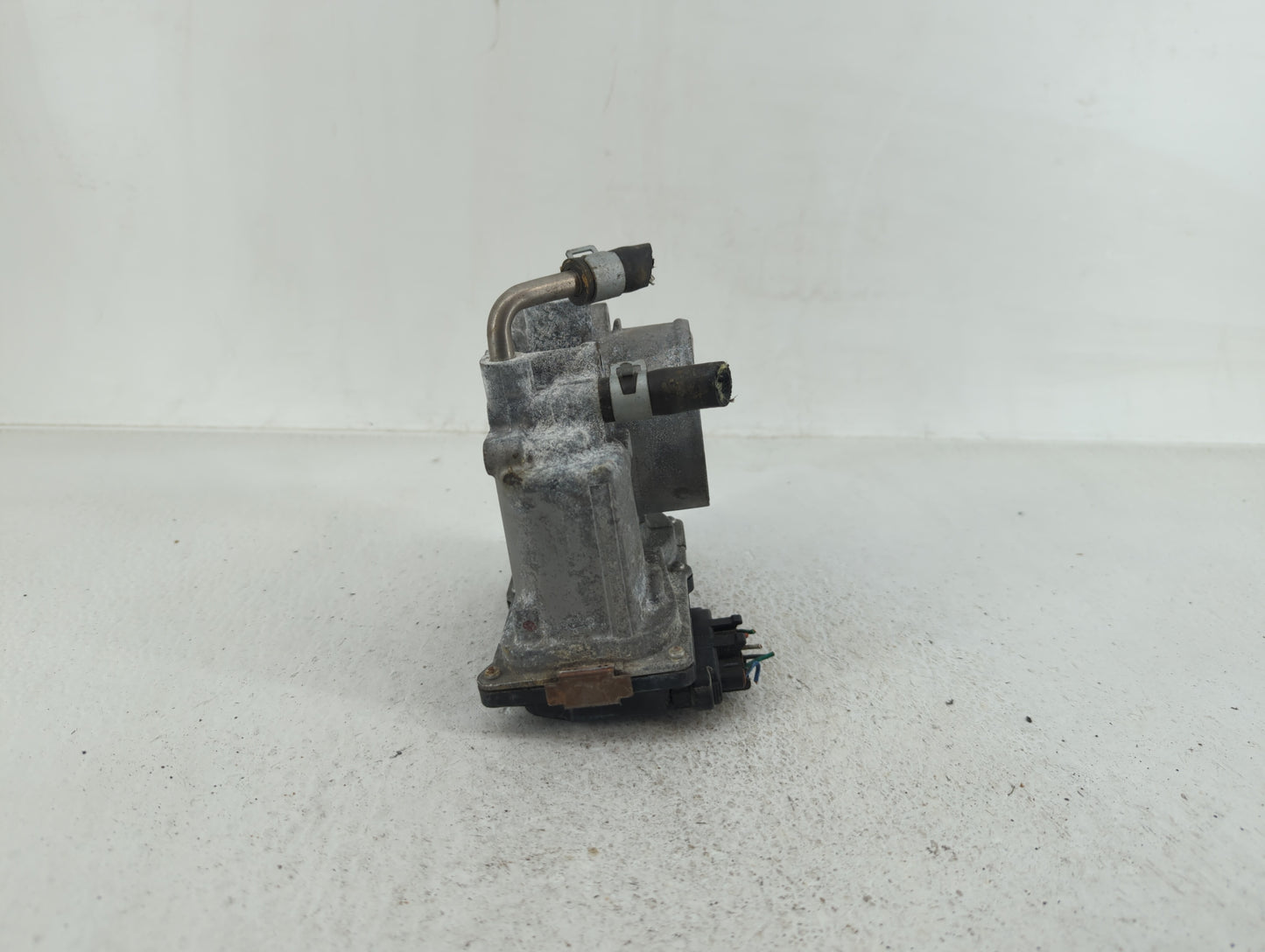 2017-2018 Nissan Rogue Sport Throttle Body P/N:4BA60-01 E Fits Fits 2017 2018 OEM Used Auto Parts - Oemusedautoparts1.com