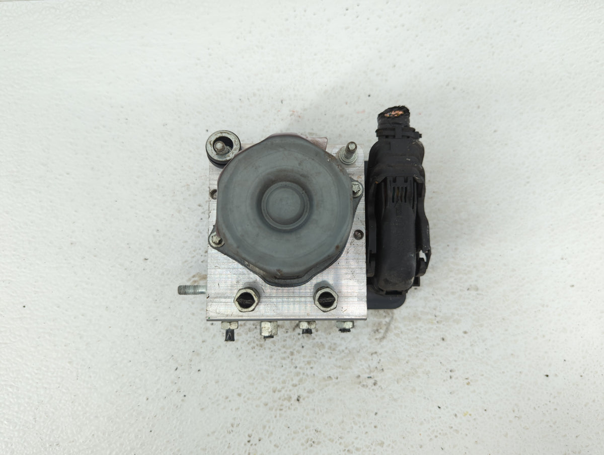 2017 Nissan Rogue Sport Anti-Lock Brake ABS Pump Module Actuator OEM P/N:47660 6MA0A 47660 6MA2A Fits OEM Used Auto Parts - 