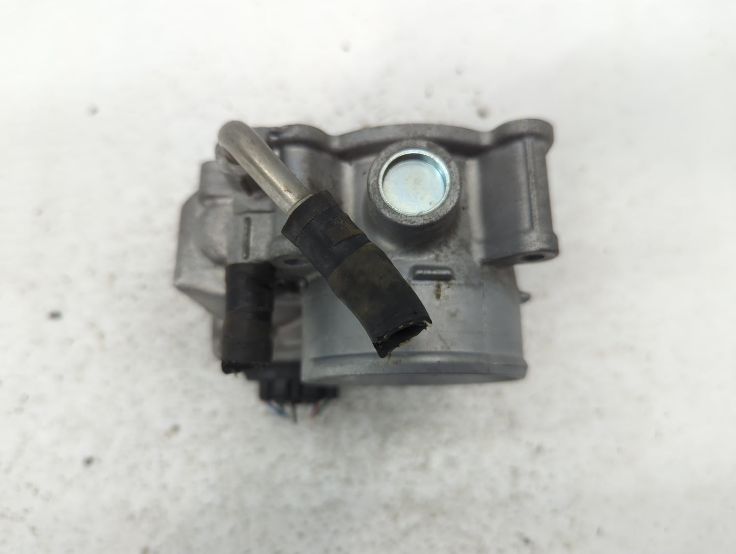 2017-2018 Nissan Rogue Sport Throttle Body P/N:4BA60-01 E 43A60-01 Fits Fits 2017 2018 OEM Used Auto Parts - Oemusedautopart