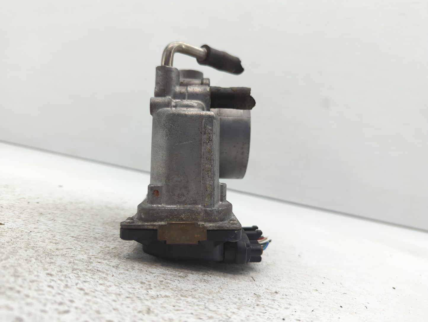 2017-2018 Nissan Rogue Sport Throttle Body P/N:4BA60-01 E 43A60-01 Fits Fits 2017 2018 OEM Used Auto Parts - Oemusedautopart