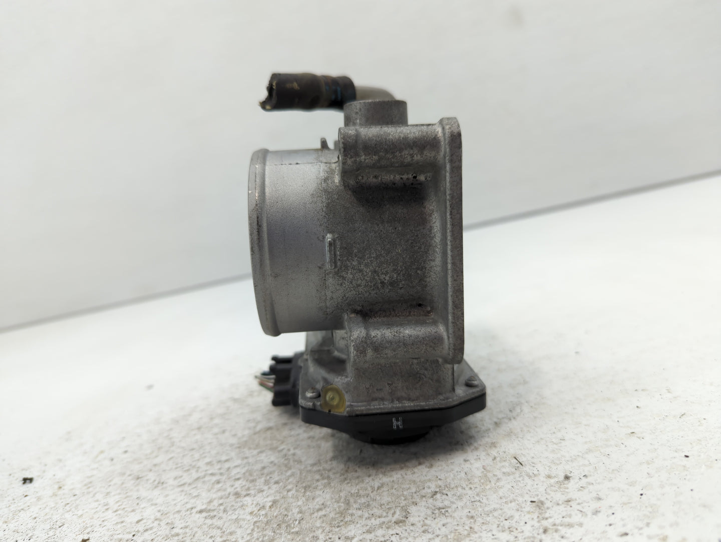 2017-2018 Nissan Rogue Sport Throttle Body P/N:4BA60-01 E 43A60-01 Fits Fits 2017 2018 OEM Used Auto Parts - Oemusedautopart
