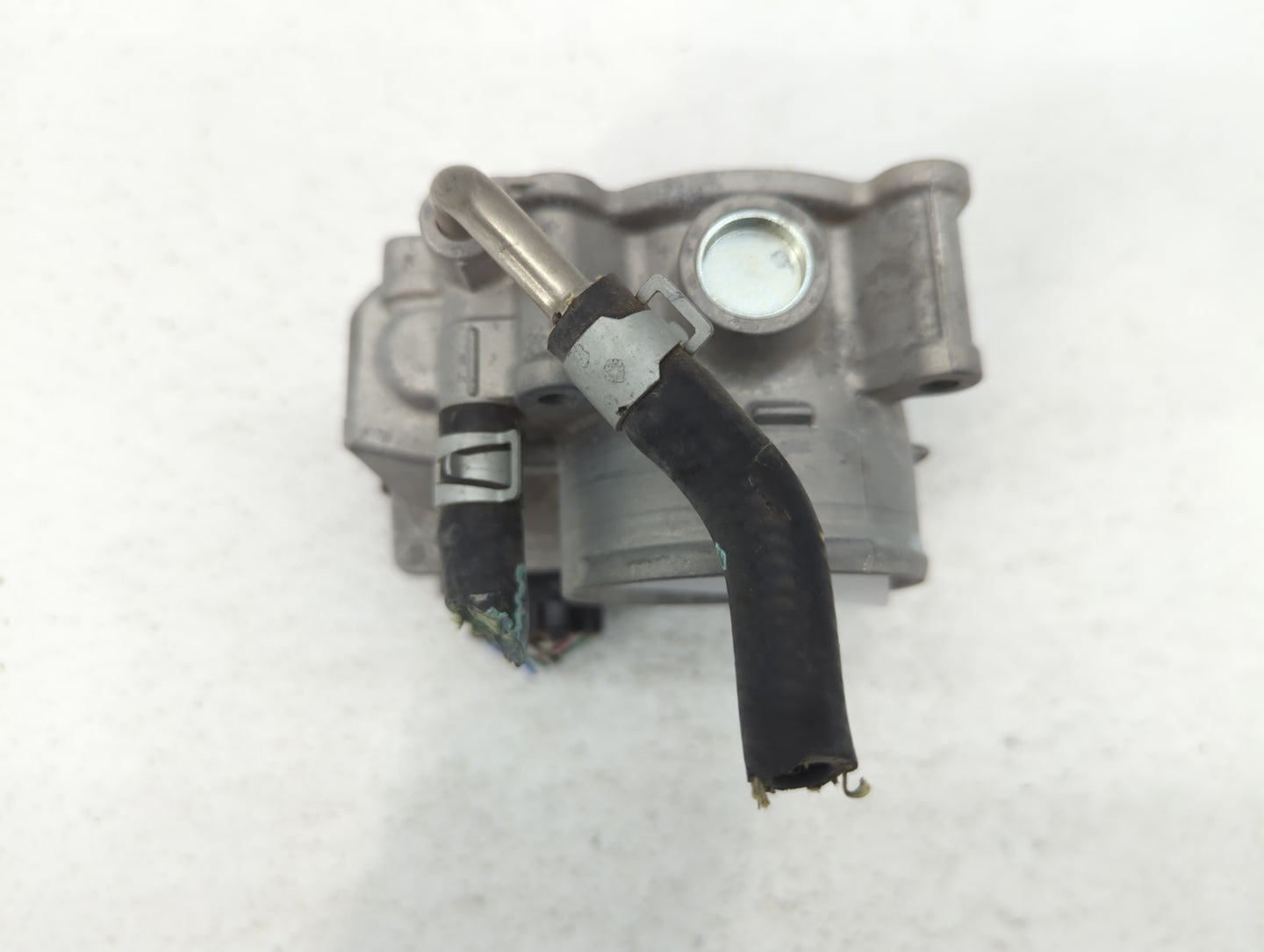 2017-2018 Nissan Rogue Sport Throttle Body P/N:43A60-01 Fits Fits 2017 2018 OEM Used Auto Parts - Oemusedautoparts1.com