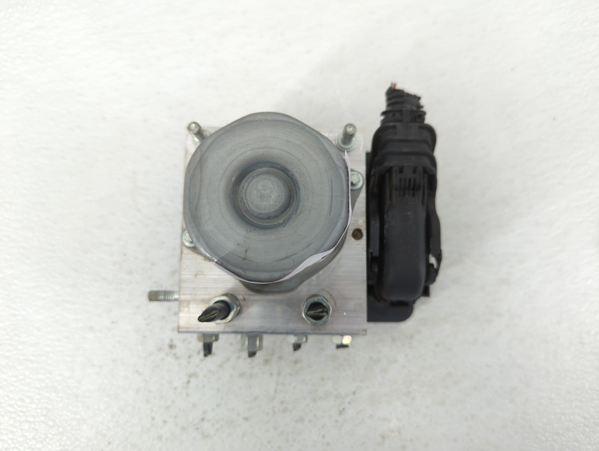 2017 Nissan Rogue Sport Anti-Lock Brake ABS Pump Module Actuator OEM P/N:47660 6MA0A 47660 6MA2A Fits OEM Used Auto Parts - 