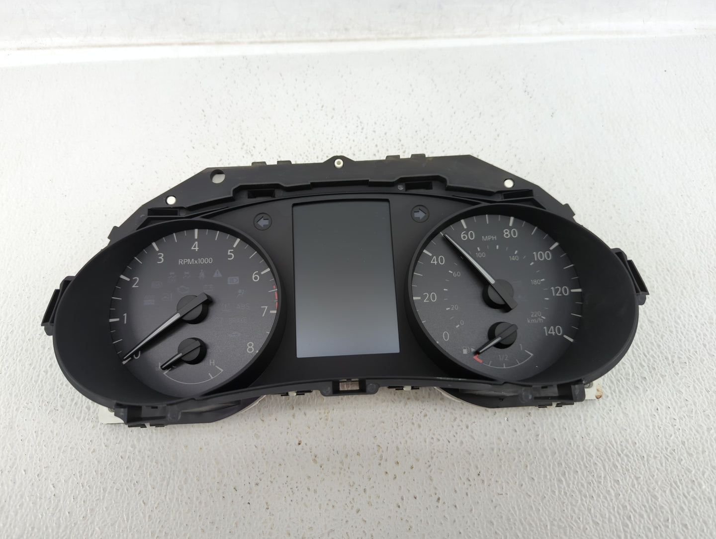 2017-2018 Nissan Rogue Sport Instrument Cluster Speedometer Gauges P/N:6MA1A/8BTC Fits Fits 2017 2018 OEM Used Auto Parts - 