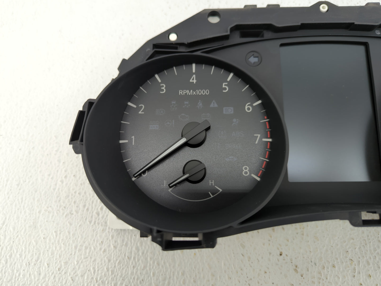 2017-2018 Nissan Rogue Sport Instrument Cluster Speedometer Gauges P/N:6MA1A/8BTC Fits Fits 2017 2018 OEM Used Auto Parts - 