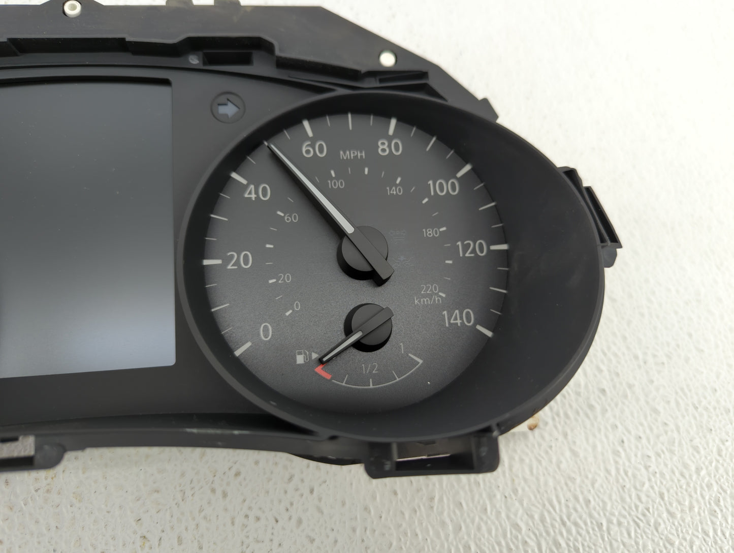 2017-2018 Nissan Rogue Sport Instrument Cluster Speedometer Gauges P/N:6MA1A/8BTC Fits Fits 2017 2018 OEM Used Auto Parts - 
