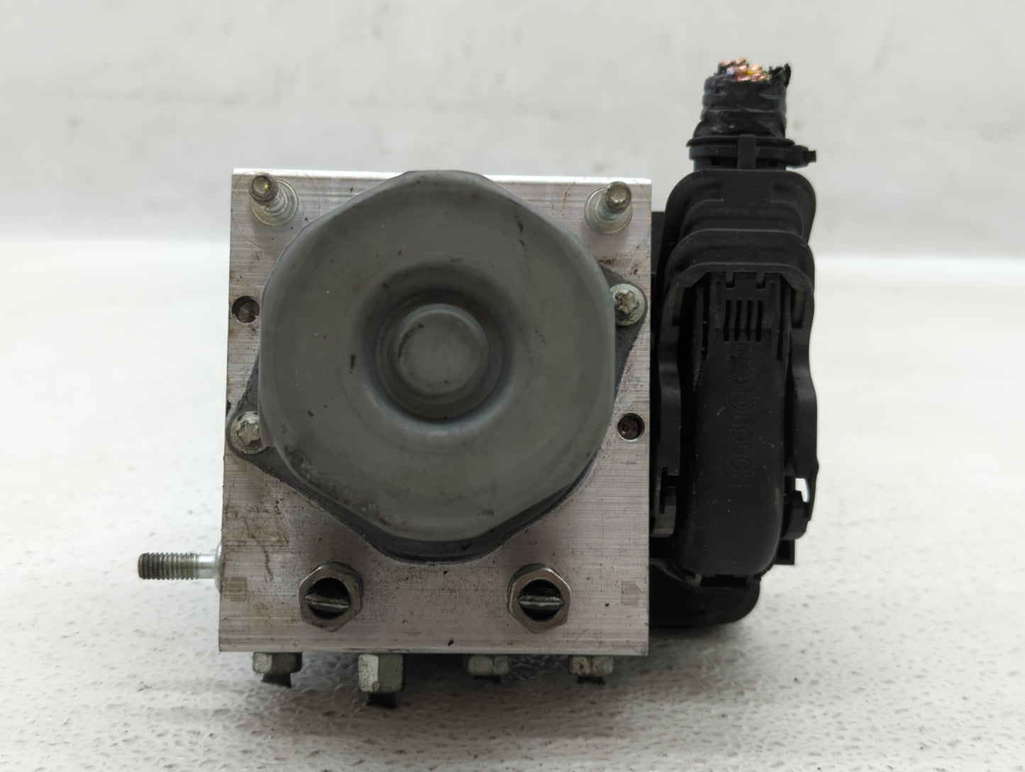 2017 Nissan Rogue Sport ABS Pump Control Module Replacement P/N:47660 6MA0A 47660 6MA2A Fits OEM Used Auto Parts - Oemusedau
