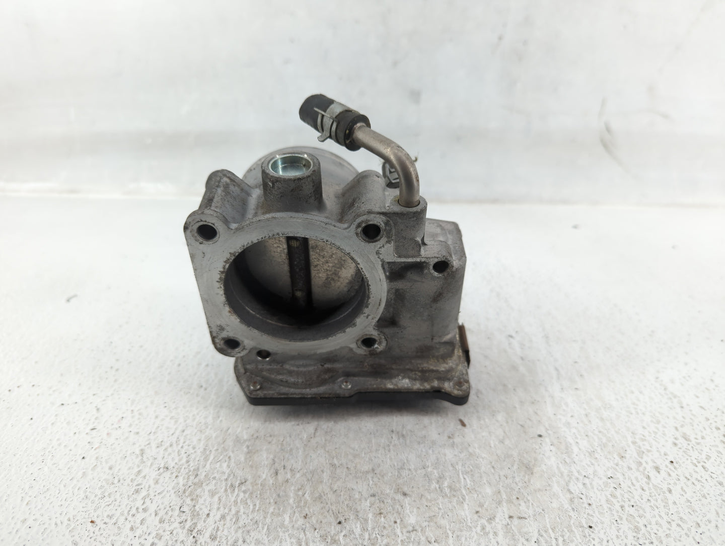 2017-2018 Nissan Rogue Sport Throttle Body P/N:4BA60-01 E Fits Fits 2017 2018 OEM Used Auto Parts - Oemusedautoparts1.com