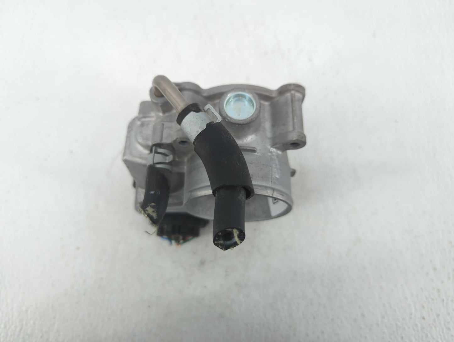 2017-2018 Nissan Rogue Sport Throttle Body P/N:4BA60-01 E Fits Fits 2017 2018 OEM Used Auto Parts - Oemusedautoparts1.com