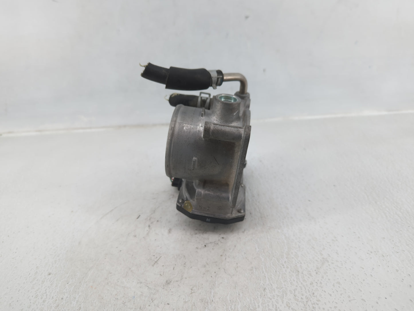2017-2018 Nissan Rogue Sport Throttle Body P/N:4BA60-01 E Fits Fits 2017 2018 OEM Used Auto Parts - Oemusedautoparts1.com