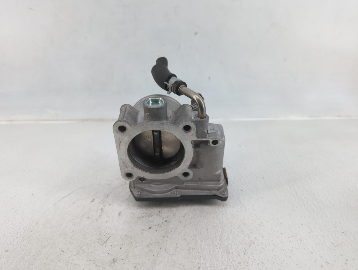 2017-2018 Nissan Rogue Sport Throttle Body P/N:4BA60-01 E Fits Fits 2017 2018 OEM Used Auto Parts - Oemusedautoparts1.com