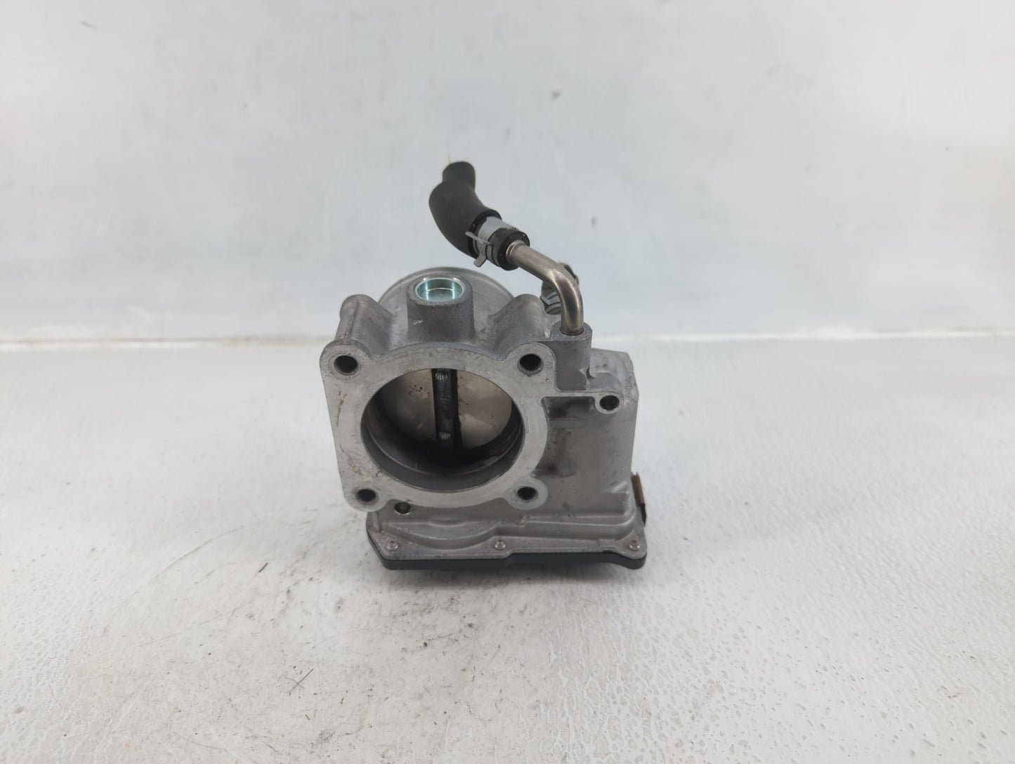 2017-2018 Nissan Rogue Sport Throttle Body P/N:4BA60-01 E Fits Fits 2017 2018 OEM Used Auto Parts - Oemusedautoparts1.com