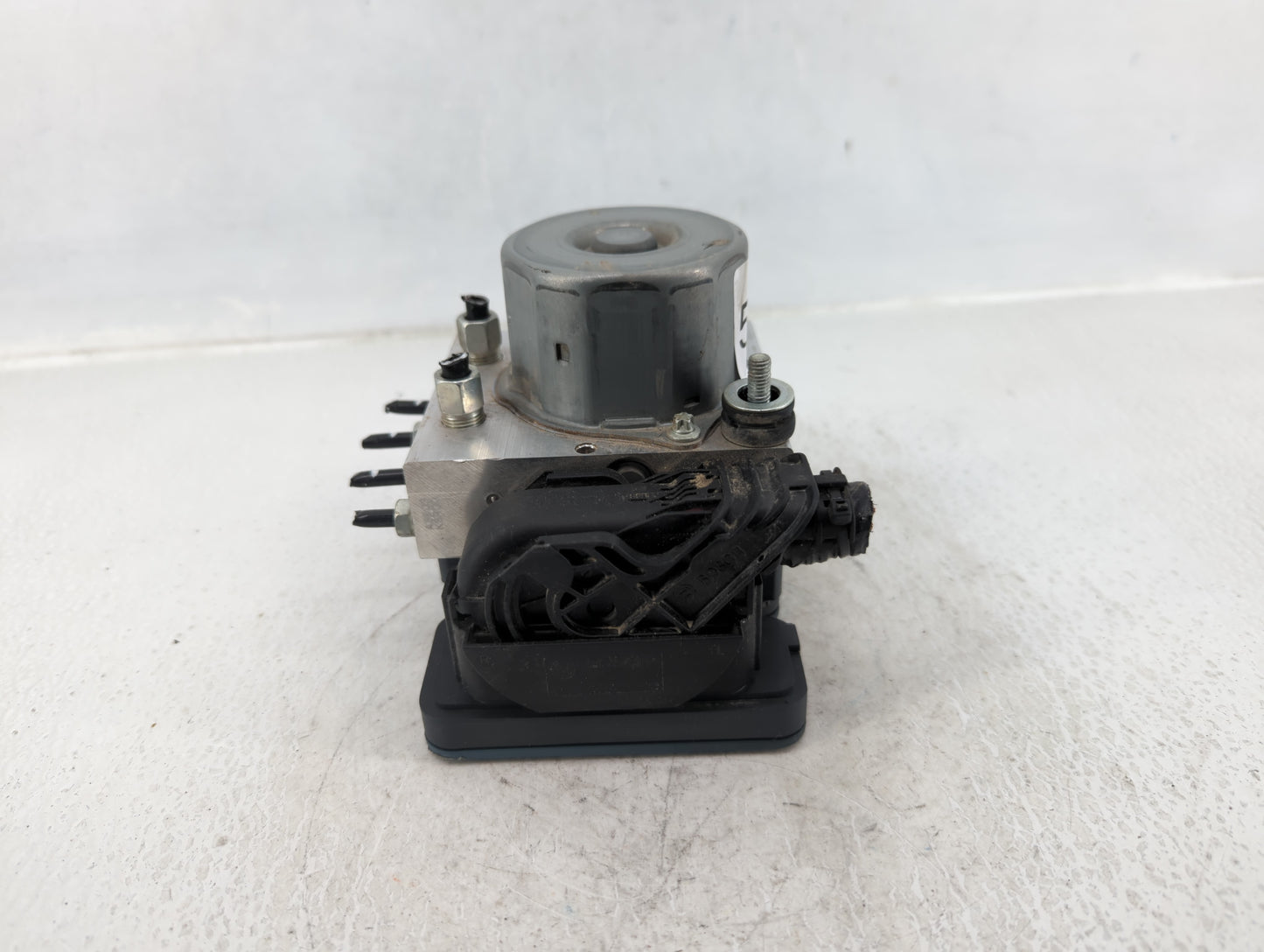 2017 Nissan Rogue Sport ABS Pump Control Module Replacement P/N:47660 6MA2A Fits OEM Used Auto Parts - Oemusedautoparts1.com