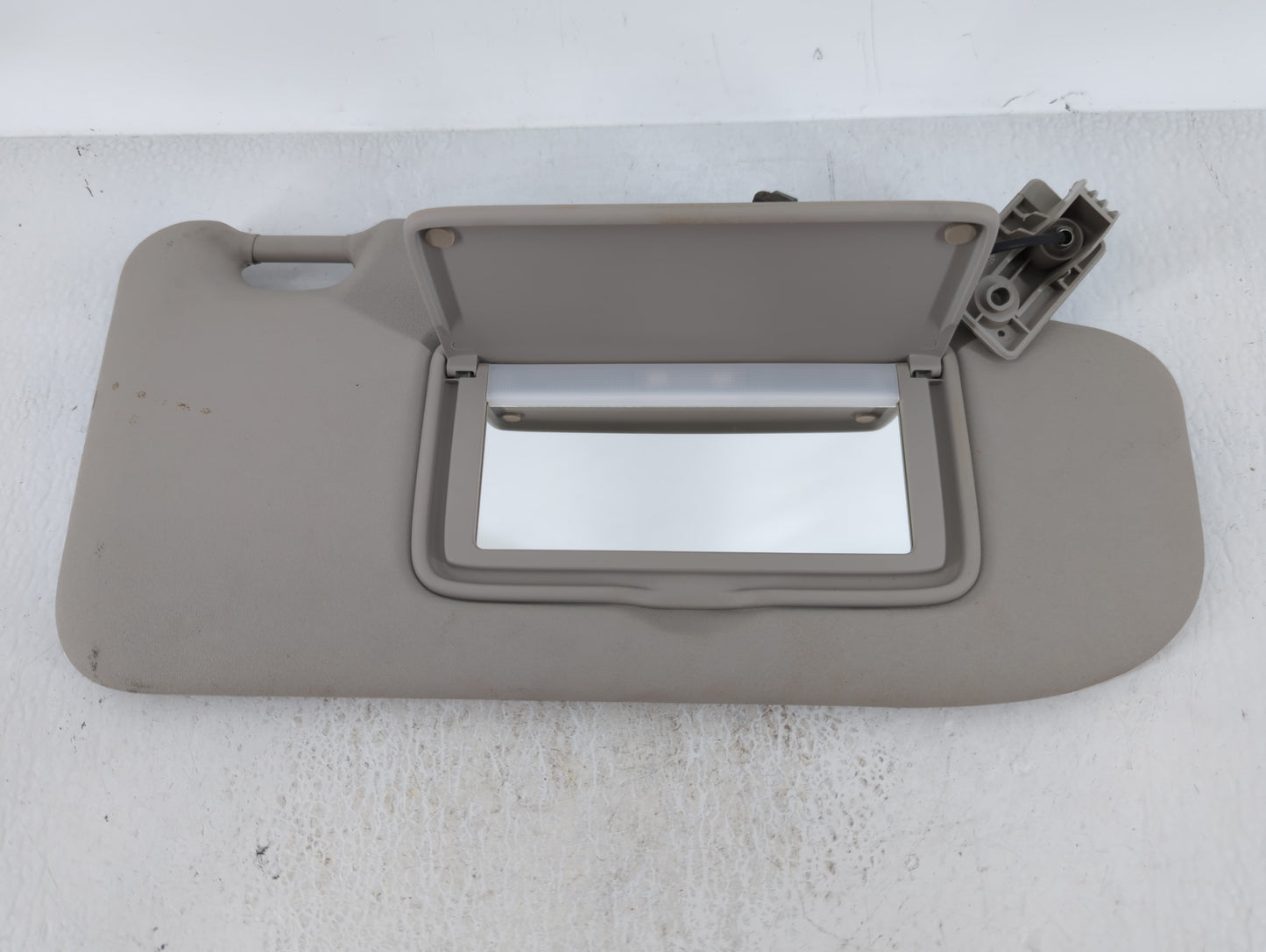 2017-2018 Nissan Rogue Sport Sun Visor Shade Replacement Passenger Right Mirror Fits Fits 2017 2018 OEM Used Auto Parts - Oe