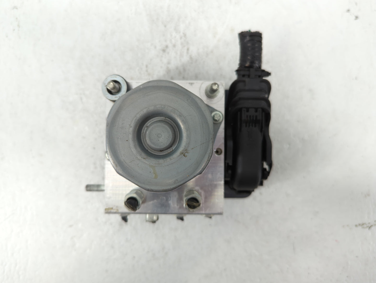 2017 Nissan Rogue Sport ABS Pump Control Module Replacement P/N:47660 6MA2A Fits OEM Used Auto Parts - Oemusedautoparts1.com
