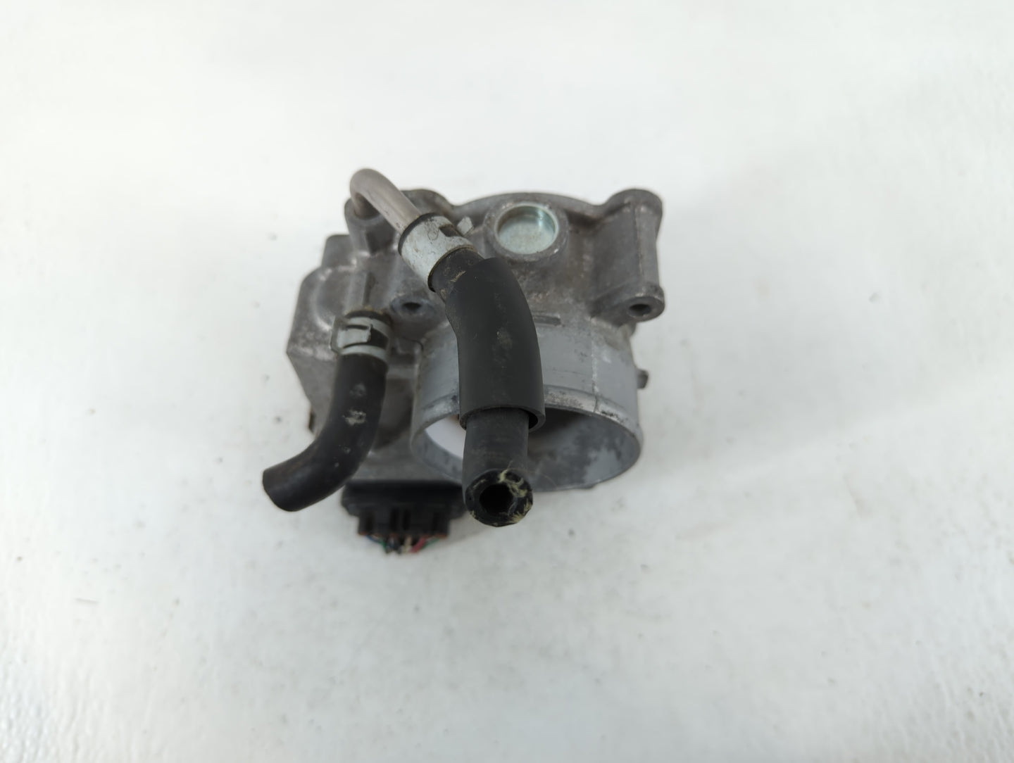 2017-2018 Nissan Rogue Sport Throttle Body P/N:4BA60-01 E Fits Fits 2017 2018 OEM Used Auto Parts - Oemusedautoparts1.com