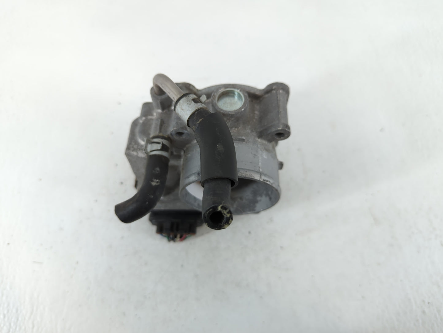 2017-2018 Nissan Rogue Sport Throttle Body P/N:4BA60-01 E Fits Fits 2017 2018 OEM Used Auto Parts - Oemusedautoparts1.com