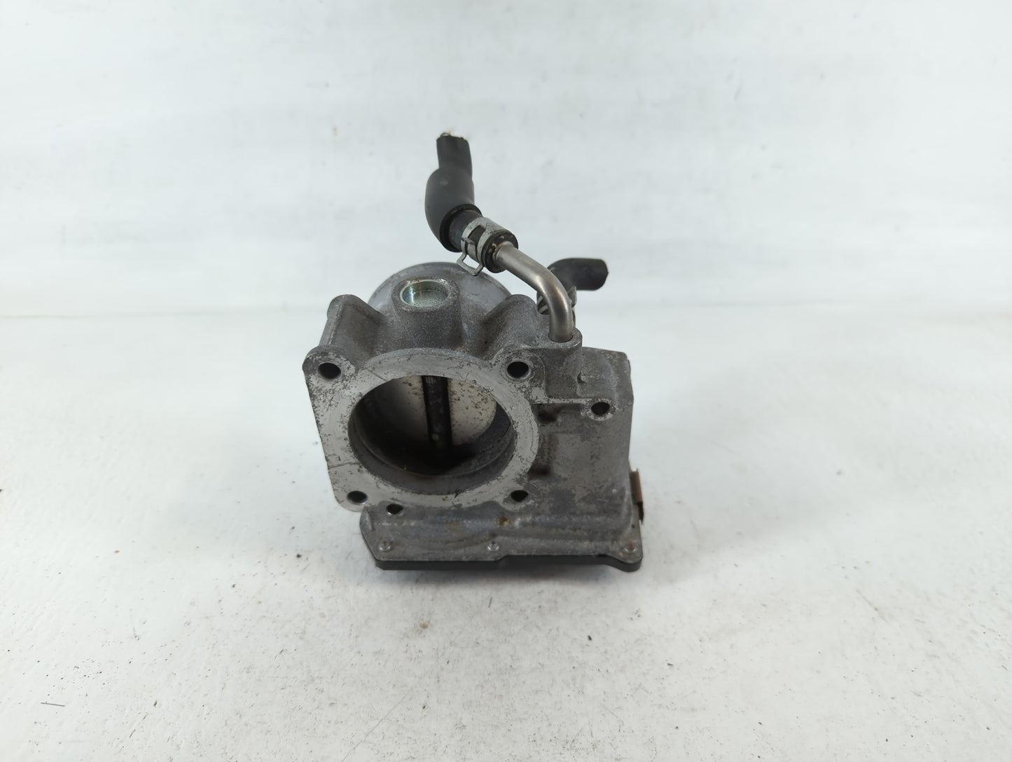2017-2018 Nissan Rogue Sport Throttle Body P/N:4BA60-01 E Fits Fits 2017 2018 OEM Used Auto Parts - Oemusedautoparts1.com