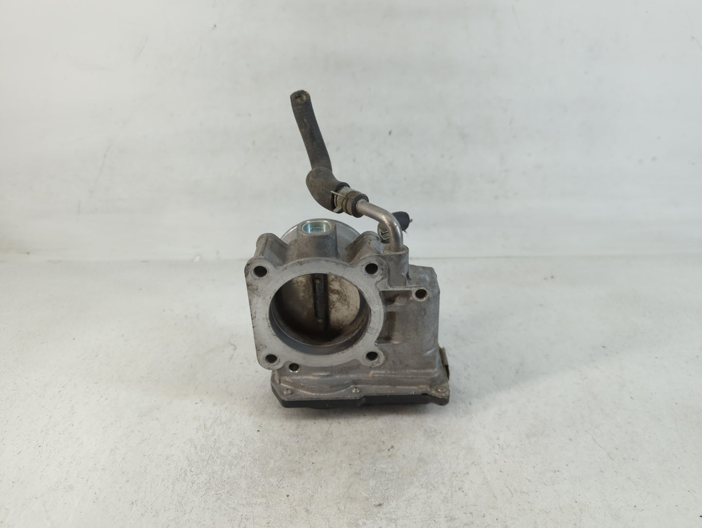2017-2018 Nissan Rogue Sport Throttle Body P/N:4BA60-01 E Fits Fits 2017 2018 OEM Used Auto Parts - Oemusedautoparts1.com