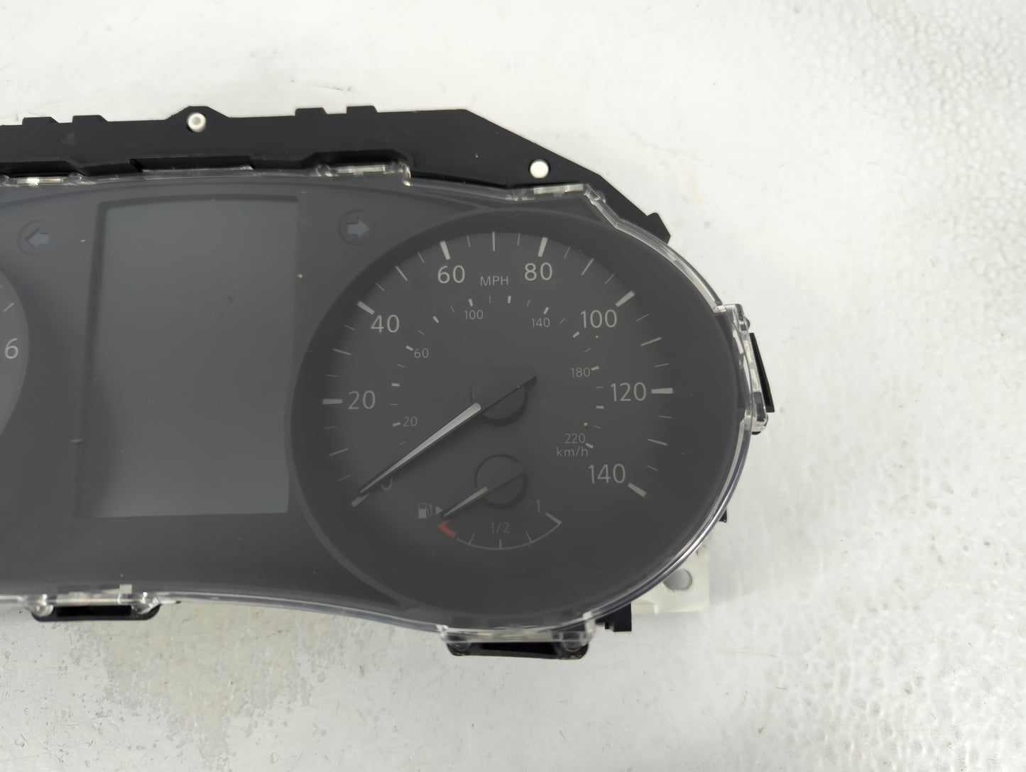 2017-2018 Nissan Rogue Sport Instrument Cluster Speedometer Gauges P/N:6MA0A 170424 0245 Fits Fits 2017 2018 OEM Used Auto P