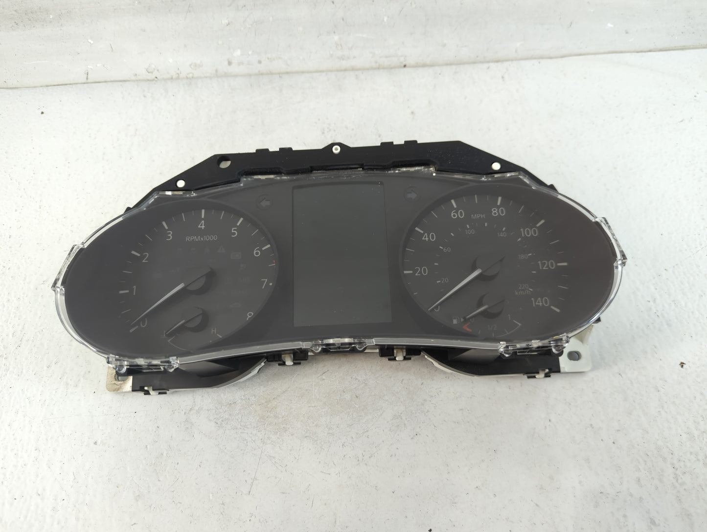 2017-2018 Nissan Rogue Sport Instrument Cluster Speedometer Gauges P/N:6MA1A/BNSI Fits Fits 2017 2018 OEM Used Auto Parts - 