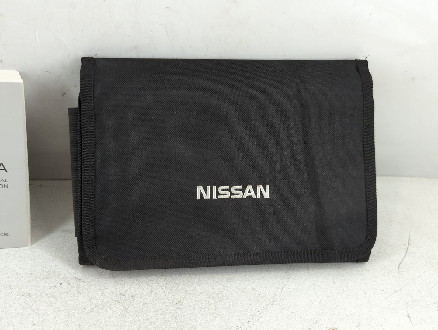 2017 Nissan Sentra Owners Manual Book Guide P/N:OM17EM 0B17U0 OEM Used Auto Parts - Oemusedautoparts1.com