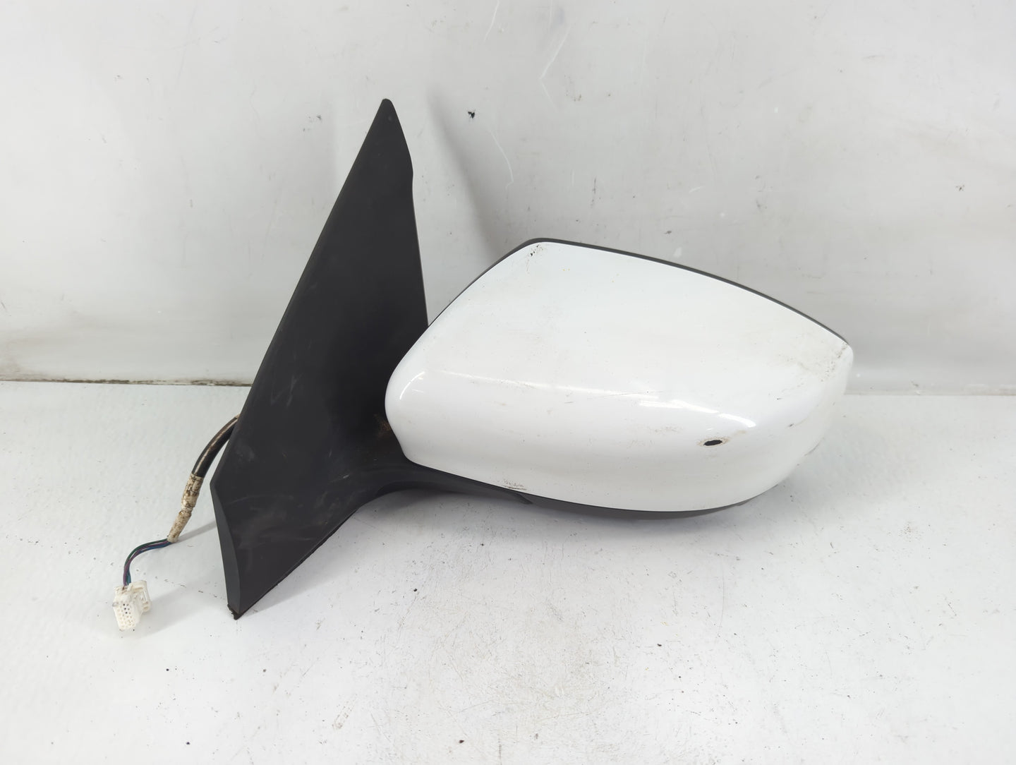2016-2019 Nissan Sentra Driver Side View Mirror - Left Door Mirror OEM Used - Oemusedautoparts1.com
