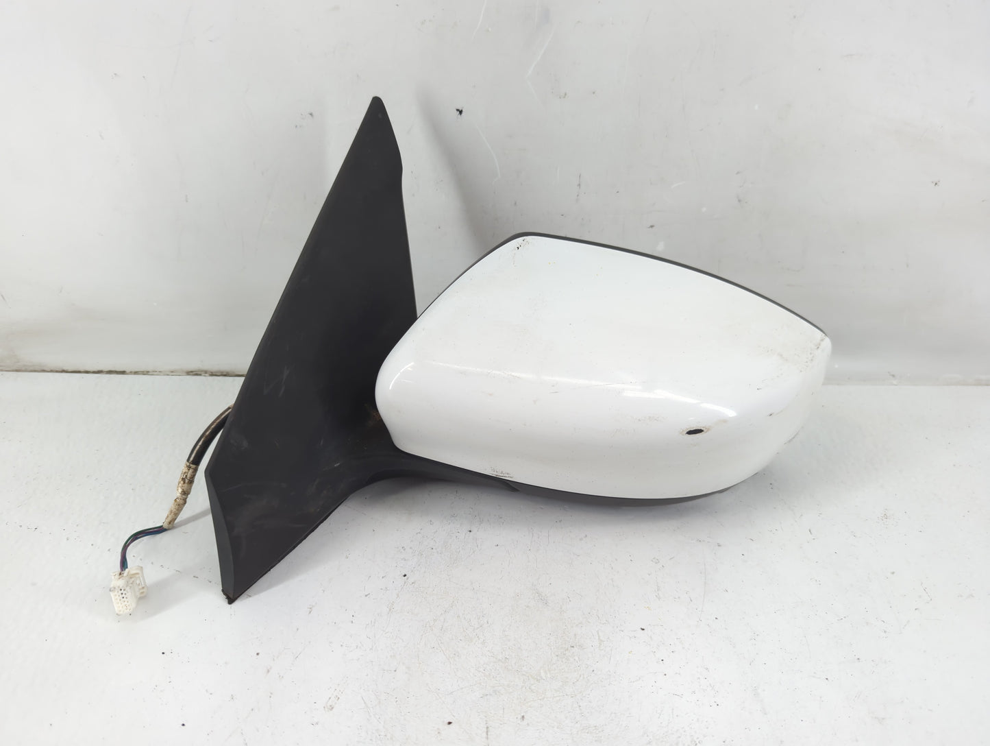 2016-2019 Nissan Sentra Driver Side View Mirror - Left Door Mirror OEM Used - Oemusedautoparts1.com
