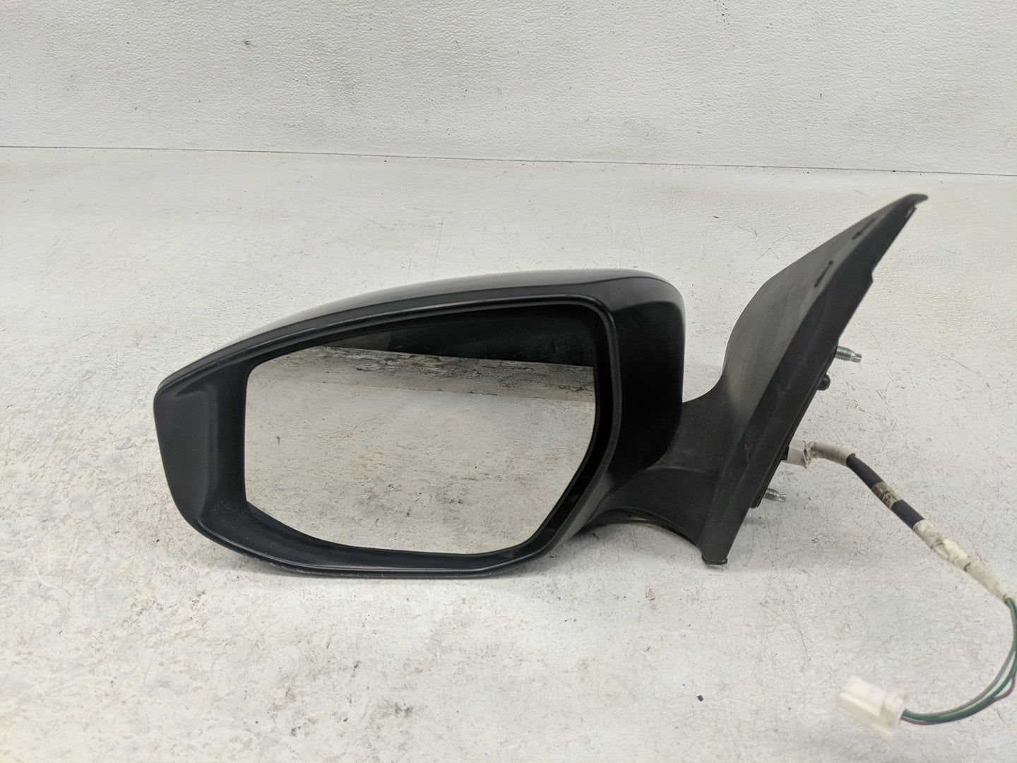 2016-2019 Nissan Sentra Driver Side View Mirror - Left Door Mirror OEM Used - Oemusedautoparts1.com